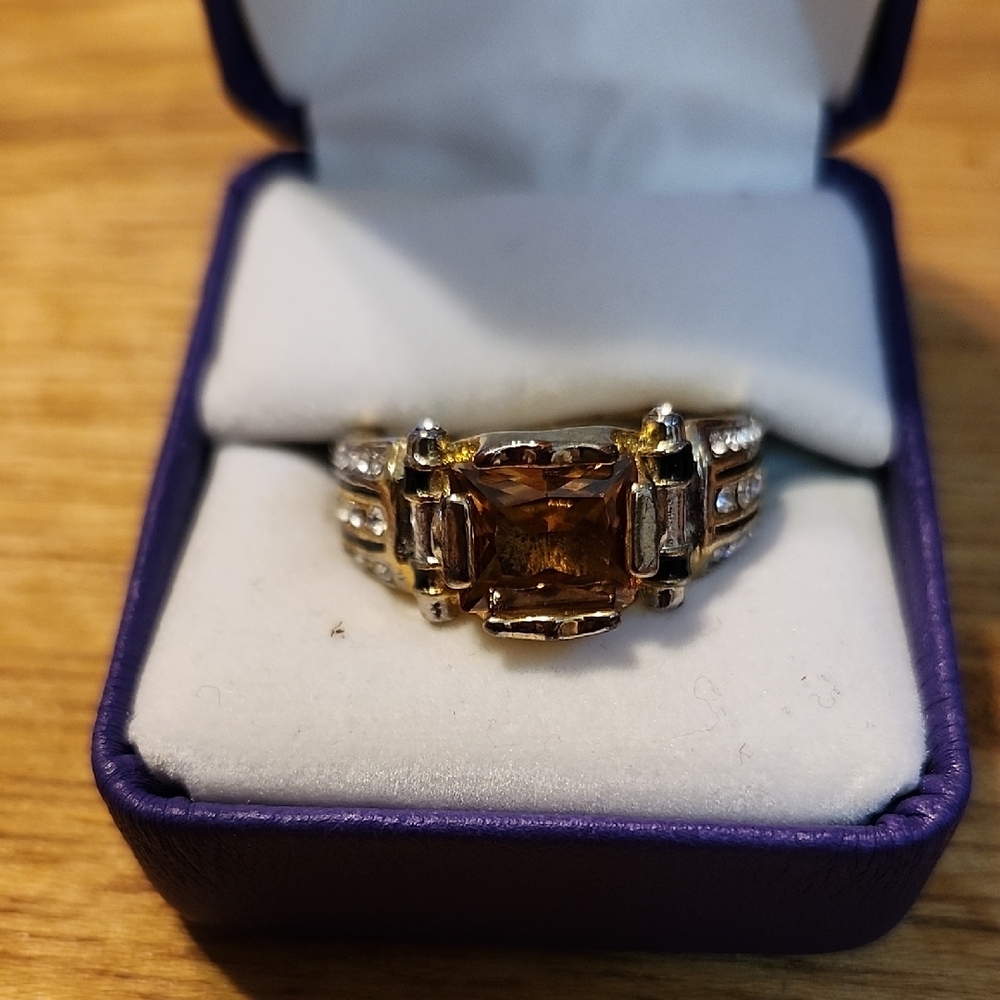 Elegant Gold and Silver Ring with Brown Gemstone